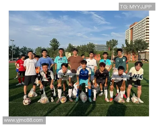 青岛足球男生的拼搏精神与青春梦想在绿茵场上绽放光彩