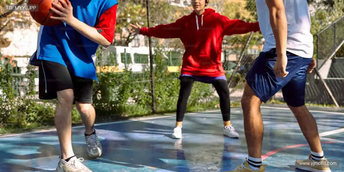 激情碰撞，瞬间点燃！⚽️🏀 锁定我们，见证每一个改写历史的时刻！